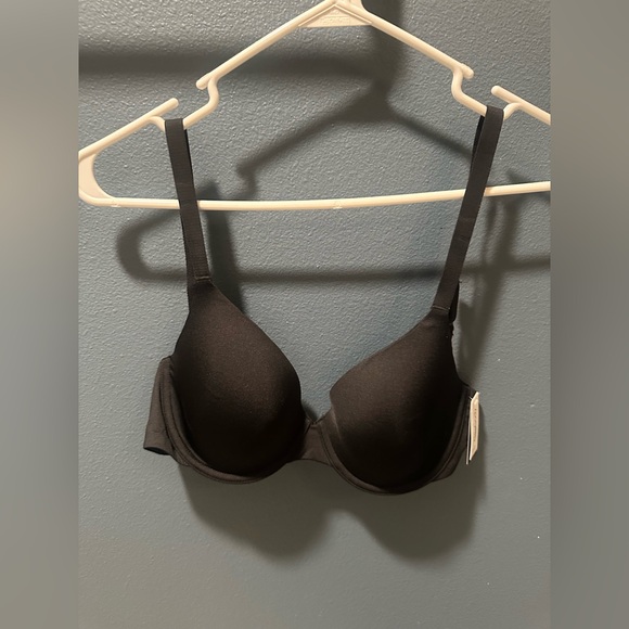 Gap Body Black Seamless T-Shirt Bra with Adjustable Straps - Picture 2 of 5